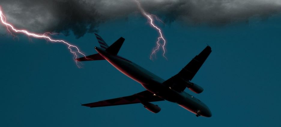 Rayo impacta en avión de Aeroméxico