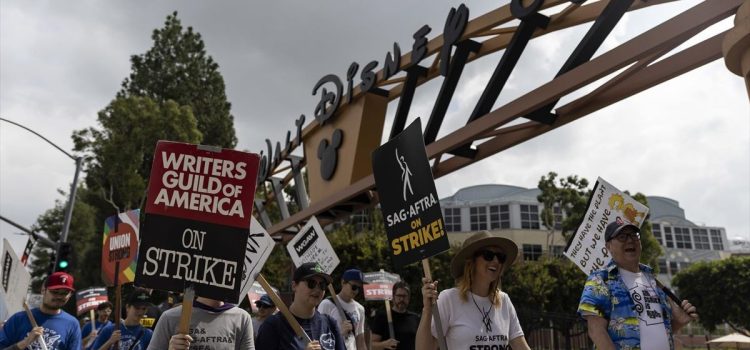 Acuerdo entre Guionistas y Productores de Hollywood podría poner fin a la huelga