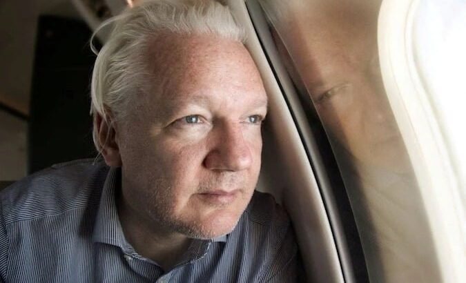 Julian Assange sale de prisión tras alcanzar un acuerdo con Estados Unidos Julian Assange sale de prisión tras alcanzar un acuerdo con Estados Unidos