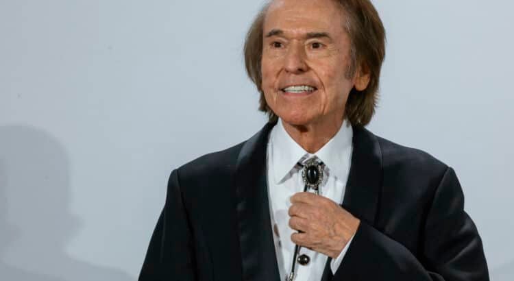 Raphael ha pasado la noche “tranquilo y consciente”