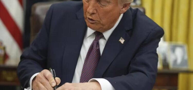 Trump cortará ingresos federales para escuelas que promuevan enseñanzas sobre teoría racial