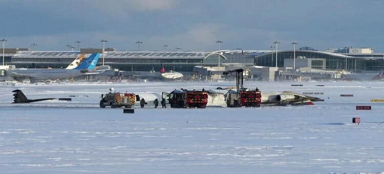 Captan accidente del avión de Delta en Toronto, Canadá