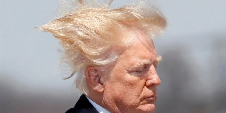 Trump firma decreto para aumentar… la presión de las regaderas