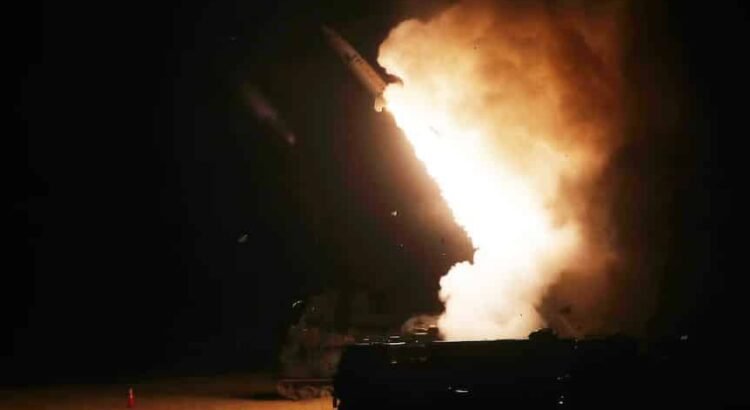 Estados Unidos bombardea posiciones de Hutíes con fuerzas gubernamentales