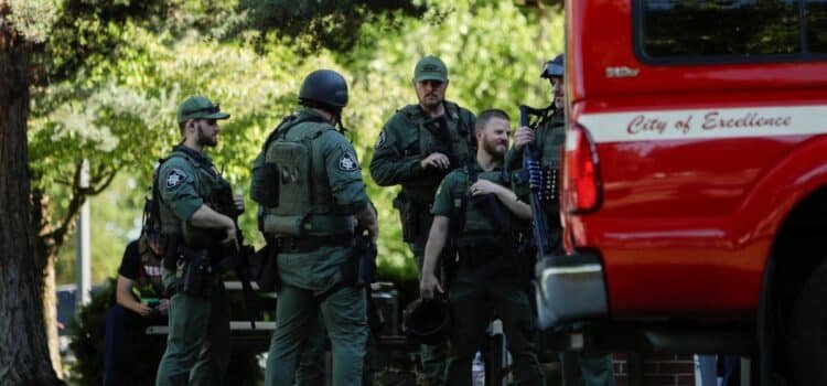 Una violenta emboscada en Idaho deja dos bomberos muertos y uno herido.