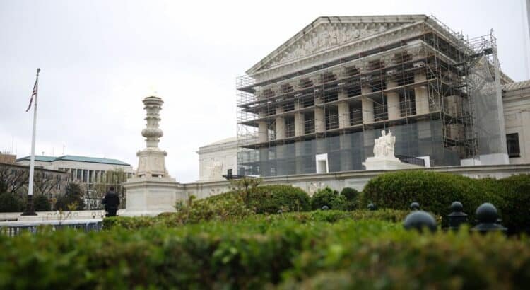 Corte Suprema de EE.UU. limita la capacidad de los tribunales para emitir órdenes judiciales a nivel nacional