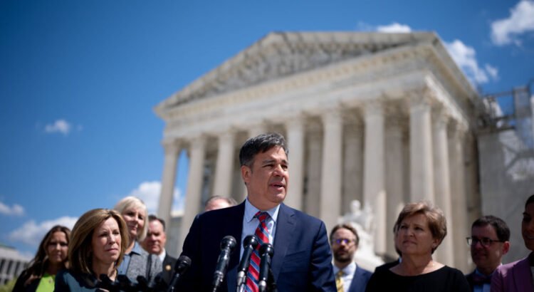 Acuerdo judicial federal protege a médicos de Idaho que derivan casos de aborto fuera del estado