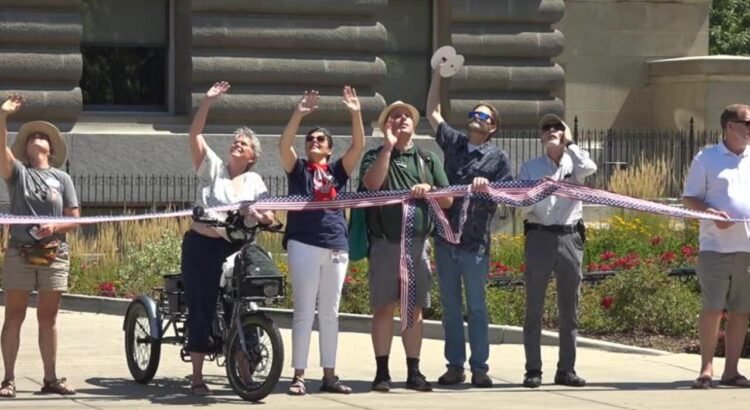 Los habitantes de Idaho se unen en el Capitolio para celebrar los 35 años de la ADA