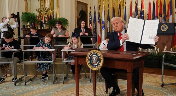 Corte Suprema permite a Trump reanudar el desmantelamiento del Departamento de Educación