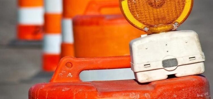 Parte de Overland Road en Boise está cerrada, el agua está inundando la carretera.