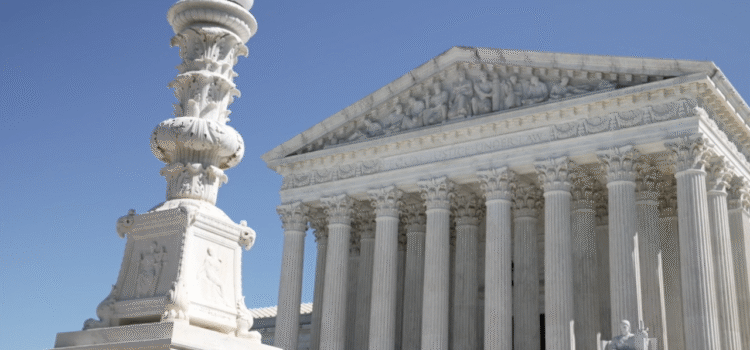 Fiscal General de Idaho insta a la Corte Suprema a revisar el caso de atleta transgénero