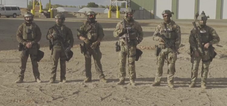 Más de 50 personas detenidas mientras ICE se une al FBI en redada en pista de caballos de Idaho