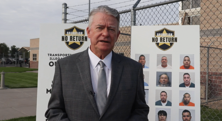 Gobernador Little afirma que Idaho ha transferido a decenas de delincuentes no ciudadanos Gobernador Little afirma que Idaho ha transferido a decenas de delincuentes no ciudadanos