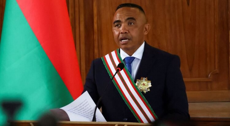 El líder del golpe de Estado en Madagascar jura como nuevo presidente El líder del golpe de Estado en Madagascar jura como nuevo presidente