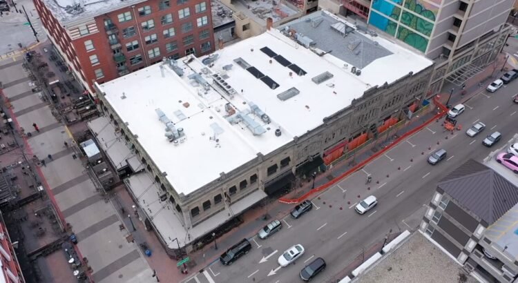 Peatones y empresarios frustrados por la continuación del escándalo del edificio Union Block Peatones y empresarios frustrados por la continuación del escándalo del edificio Union Block