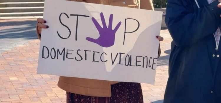 Comunidad se reúne en Boise para crear conciencia sobre la violencia doméstica