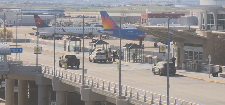 Vuelo desviado al aeropuerto de Boise después de que un pasajero presuntamente agredió a miembros de la tripulación