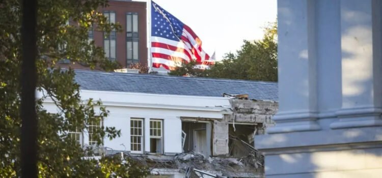 Una parte de la Casa Blanca es demolida para construir el salón de baile de Trump