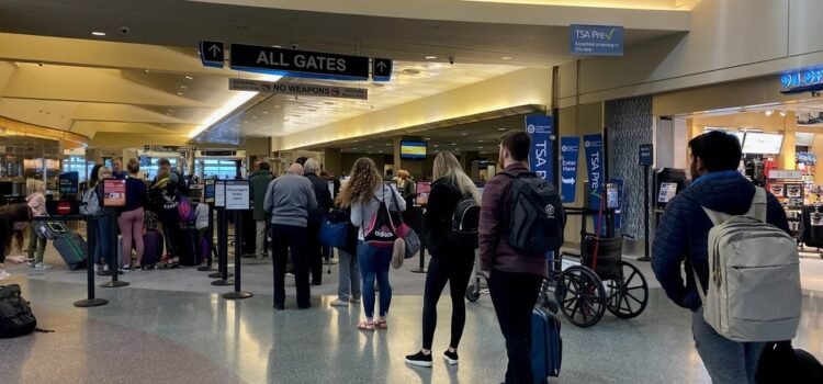 Llega la avalancha de viajes navideños al aeropuerto de Boise