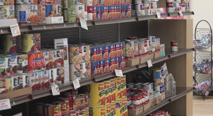 El banco de alimentos de Boise State registra una demanda récord El banco de alimentos de Boise State registra una demanda récord