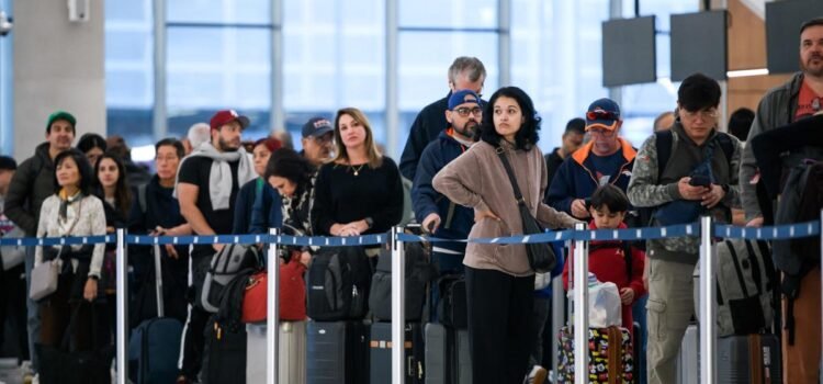 Cientos de vuelos cancelados en EEUU por cierre gubernamental