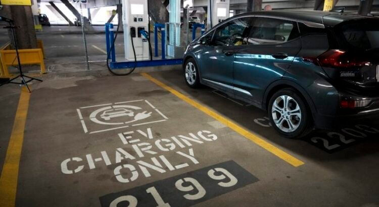 Federales aprueban el plan de Idaho para desarrollar una red de estaciones de carga para vehículos eléctricos Federales aprueban el plan de Idaho para desarrollar una red de estaciones de carga para vehículos eléctricos