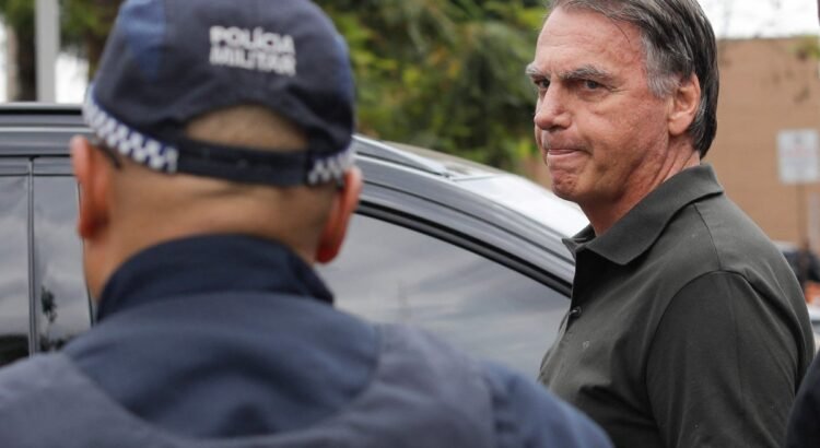 La Policía brasileña detiene a Bolsonaro de manera preventiva tras un intento de fuga La Policía brasileña detiene a Bolsonaro de manera preventiva tras un intento de fuga